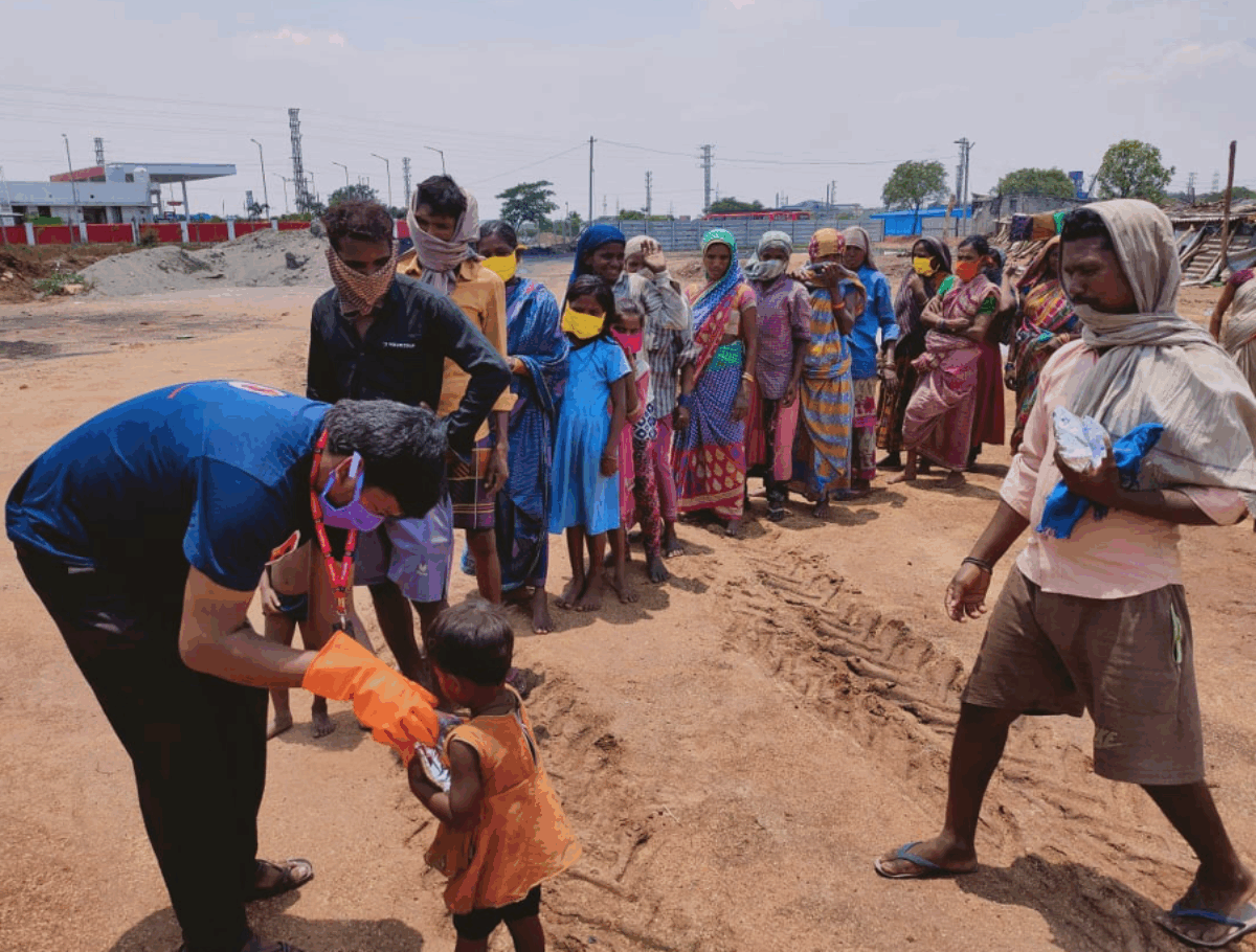 À travers le monde, nous appuyons les populations marginalisées en répondant aux crises humanitaires par des actions d’urgence qui fournissent des abris, de la nourriture et des soins médicaux.