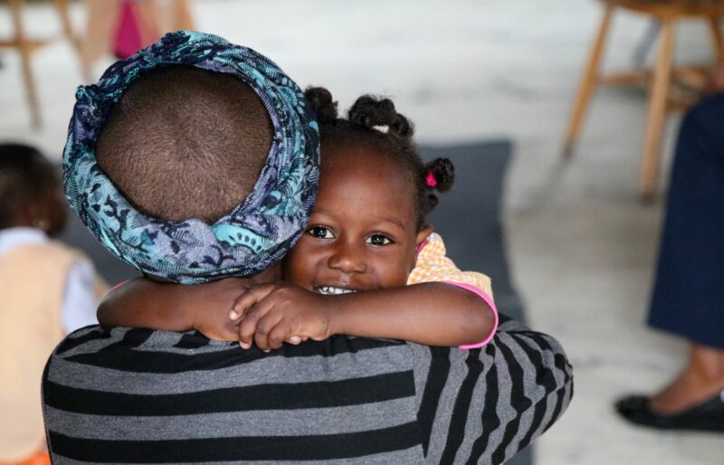 une fille et sa mère en haïti